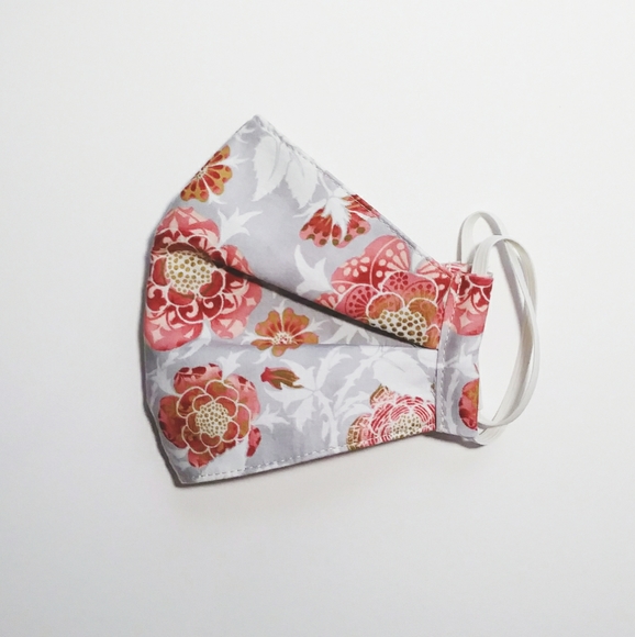 Chrysanthemum Face Mask - Picture 2 of 8